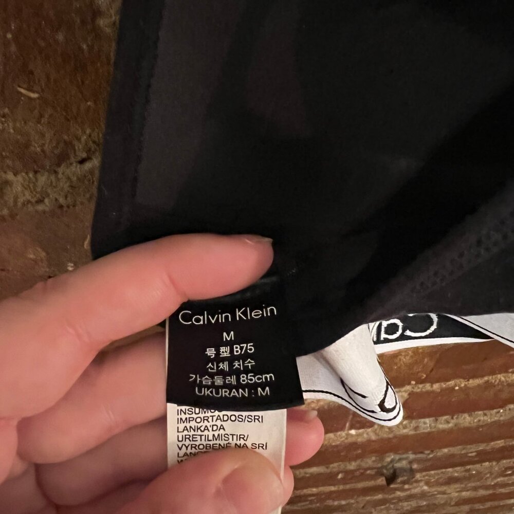 Calvin Klein Padded Sport Bra- M - Picture 3 of 3